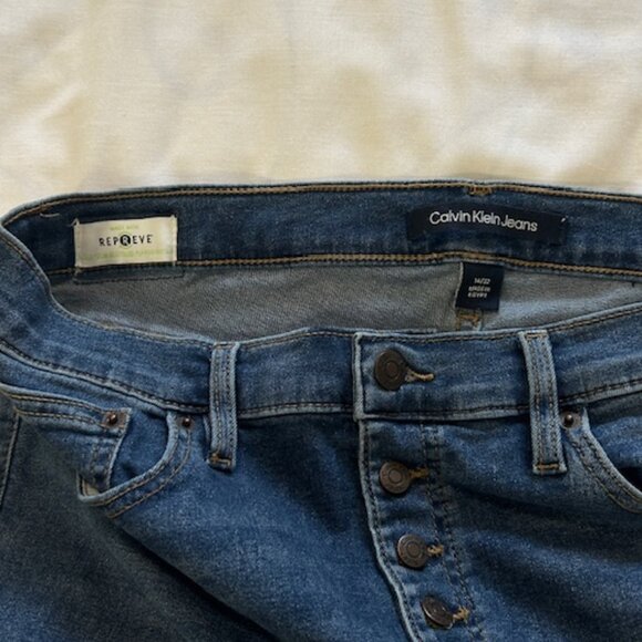 Calvin Klein Ladies Denim Jeans sz 14 32 Repreve Tapered Button Closure - Picture 4 of 12